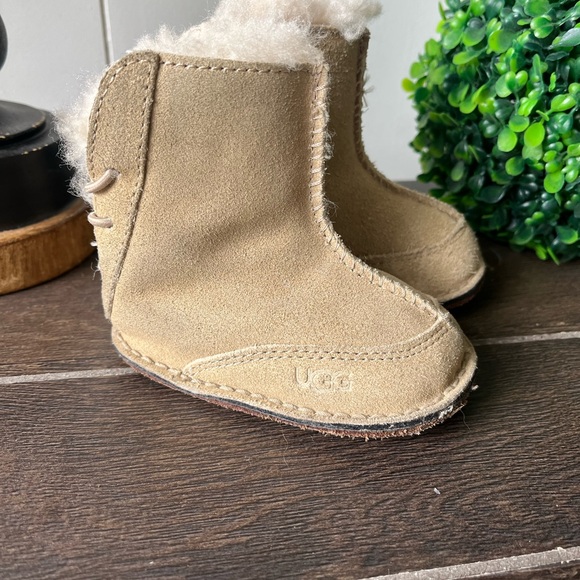 UGG Boo Boot Baby Infant Leather Sheepskin Size Small - Picture 6 of 13